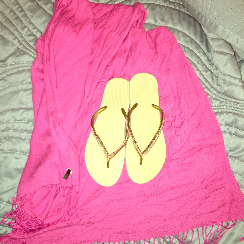 New United Colors of Benetton Scarf and Sandals